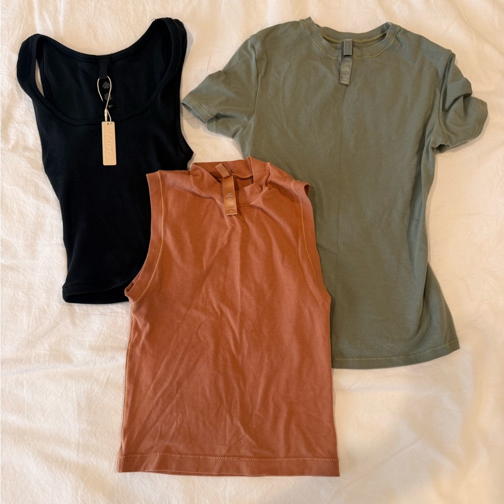 Skims tee and cropped tank XS